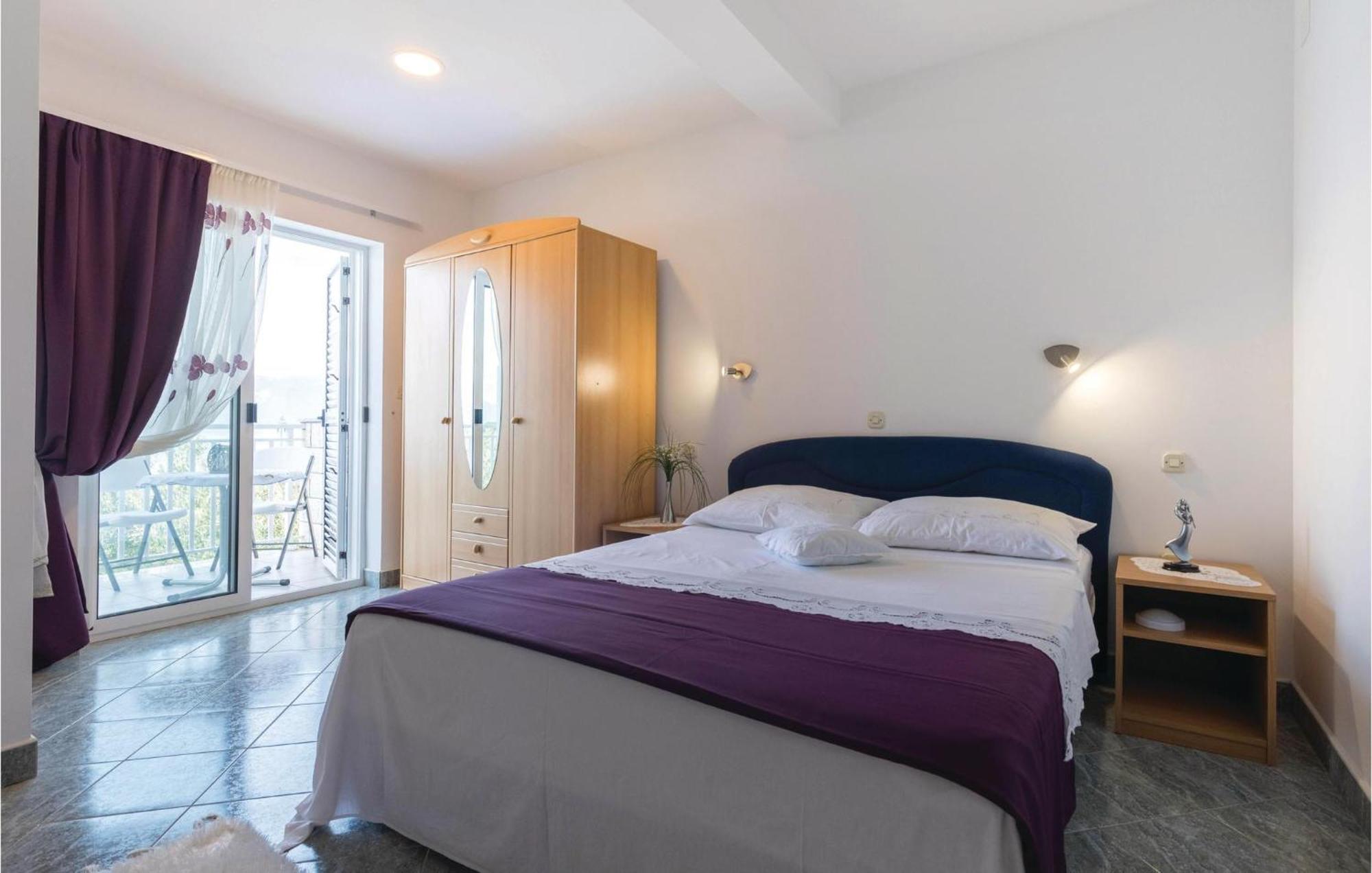 Awesome Apartment In Duba With Wifi Ngoại thất bức ảnh