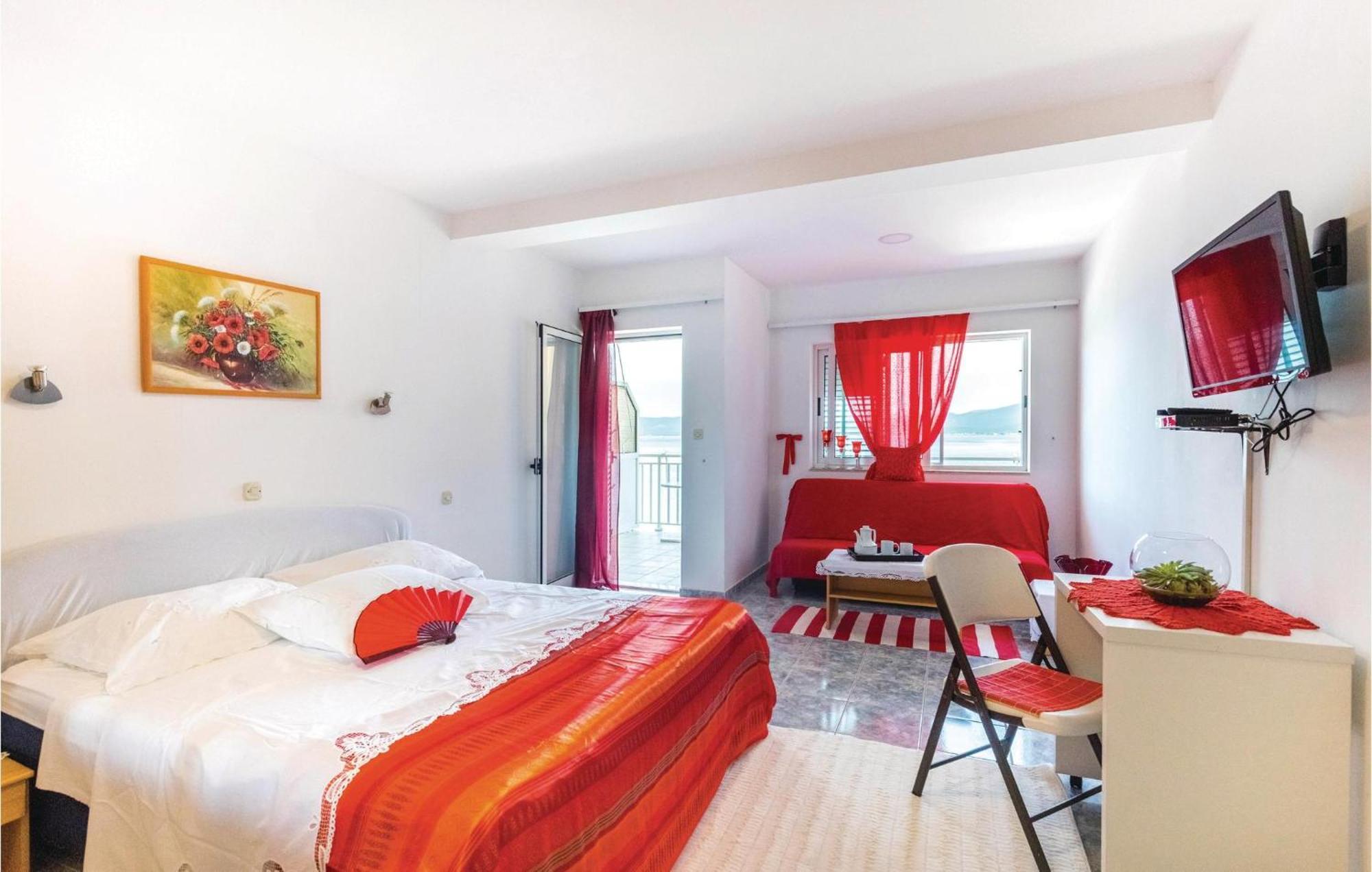 Awesome Apartment In Duba With Wifi Ngoại thất bức ảnh