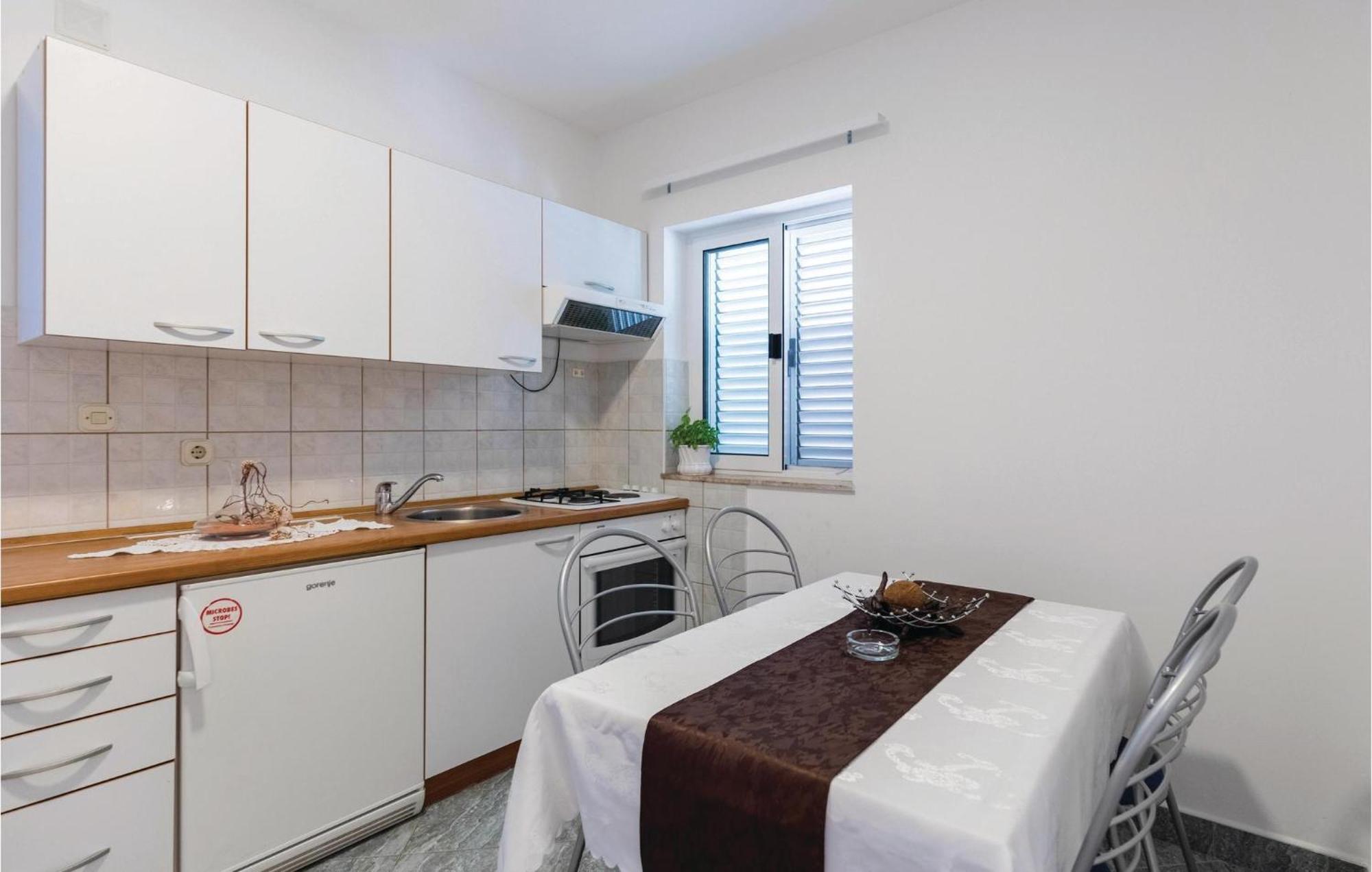 Awesome Apartment In Duba With Wifi Ngoại thất bức ảnh