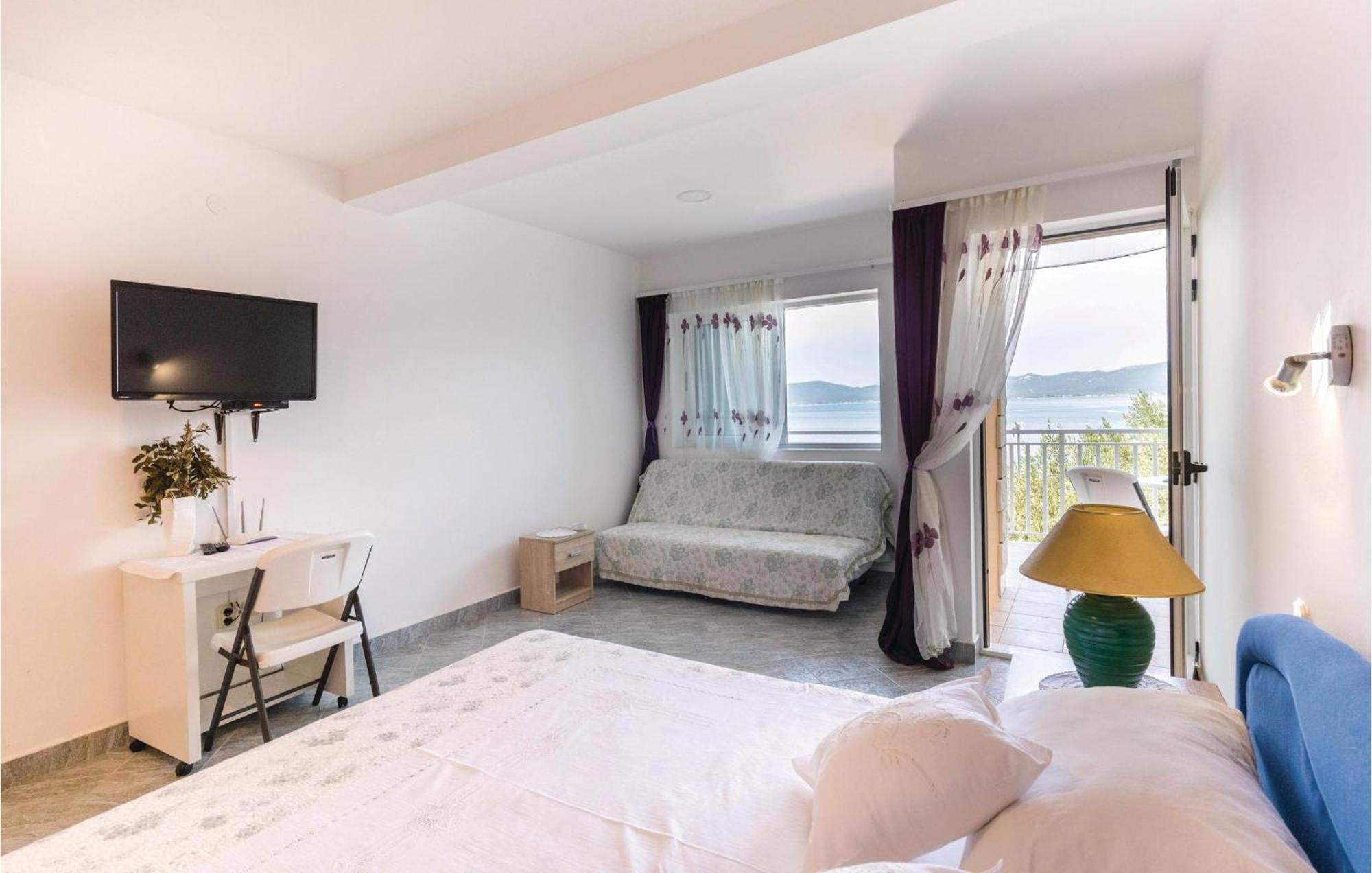 Awesome Apartment In Duba With Wifi Ngoại thất bức ảnh