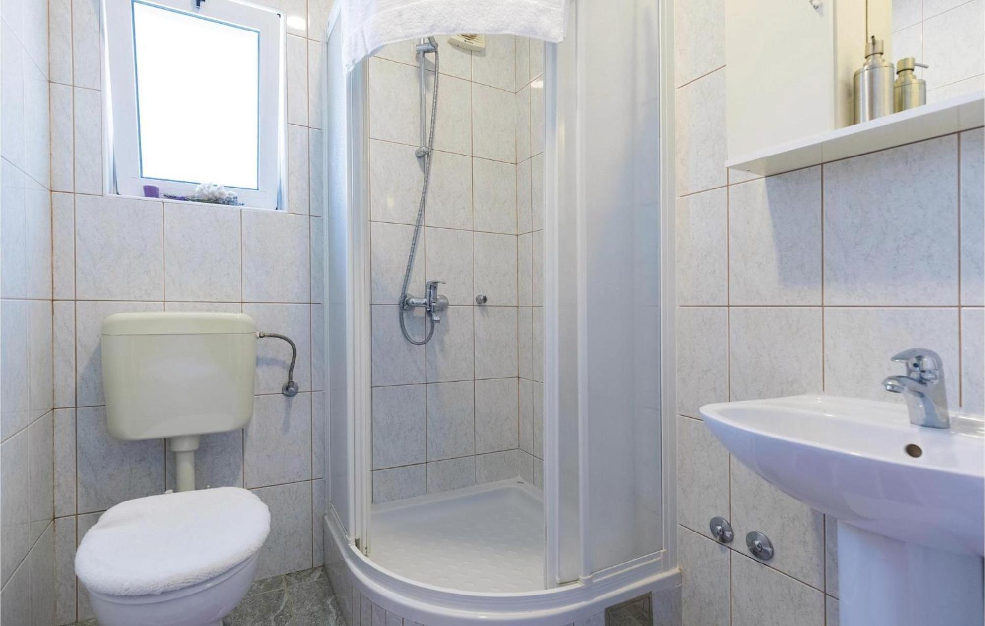 Awesome Apartment In Duba With Wifi Ngoại thất bức ảnh