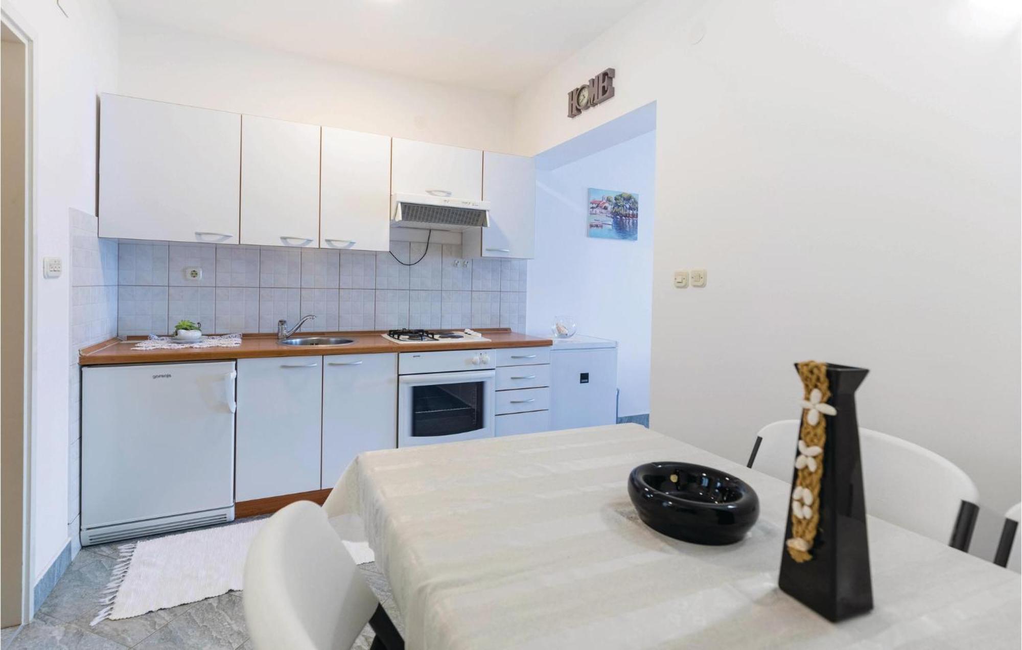 Awesome Apartment In Duba With Wifi Ngoại thất bức ảnh